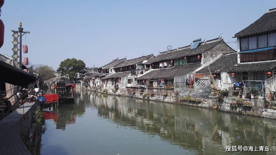 逃离废弃高校